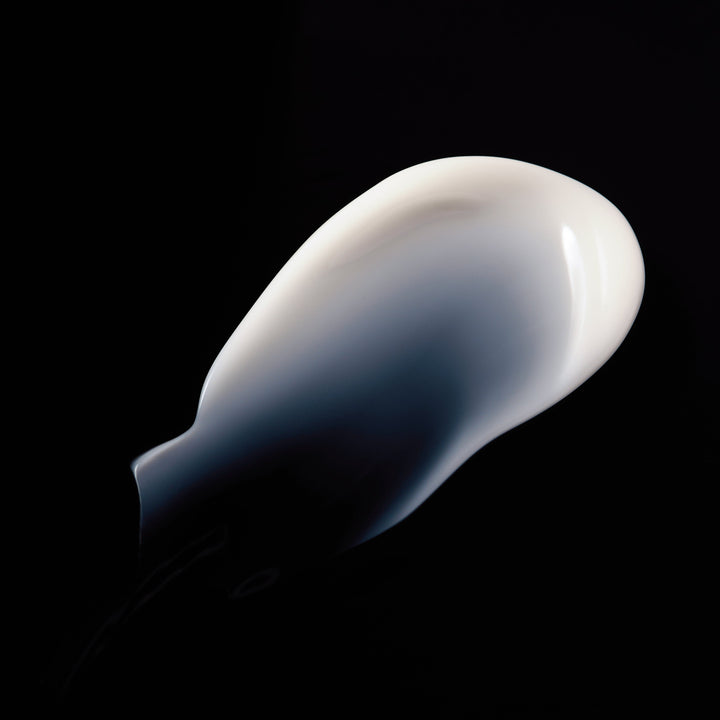 Regelica Bakuchiol + Niacinamide Anti-aging Cream texture in a dark background